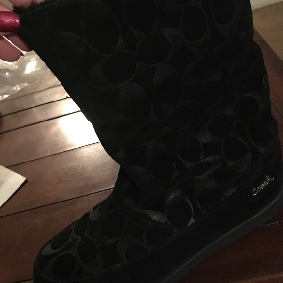 Coach Signature Suede/fur winter boots. - Picture 2 of 5